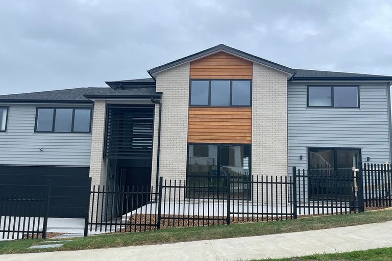 Photo of property in 2 Lumber Rise, Swanson, Auckland, 0614