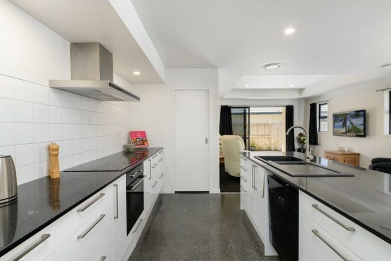 Photo of property in 9 Kahuparere Crescent, Pyes Pa, Tauranga, 3112