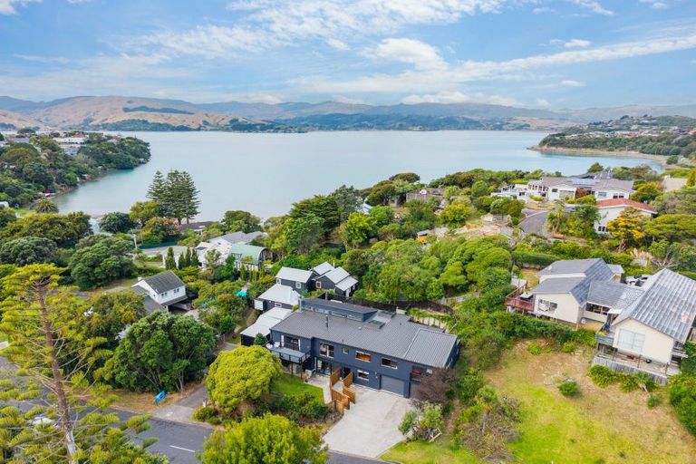 Photo of property in 3 Oak Avenue, Paremata, Porirua, 5024