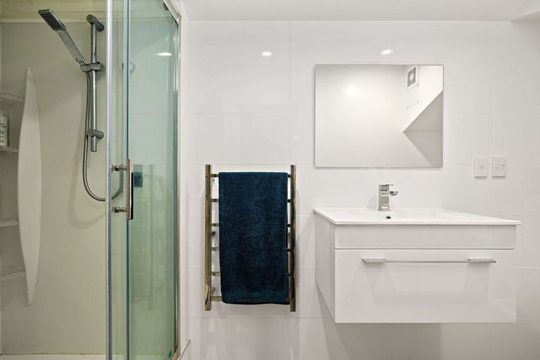 Photo of property in 117 Oreil Avenue, West Harbour, Auckland, 0618