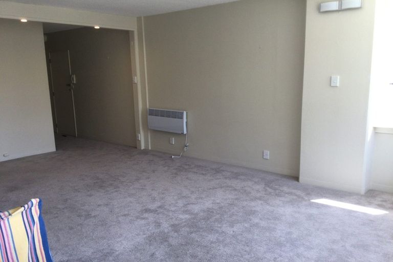 Photo of property in Jerningham Apartments, 20 Oriental Terrace, Oriental Bay, Wellington, 6011