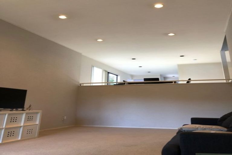 Photo of property in 27 Pinewood Grove, Botany Downs, Auckland, 2010