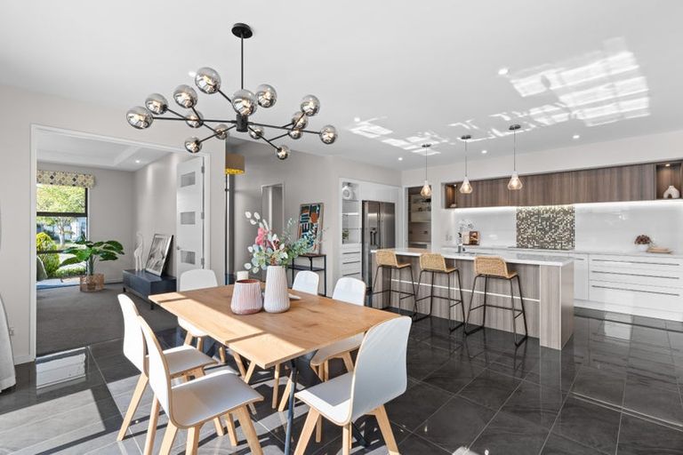 Photo of property in 14 Crown Close, Prebbleton, 7604