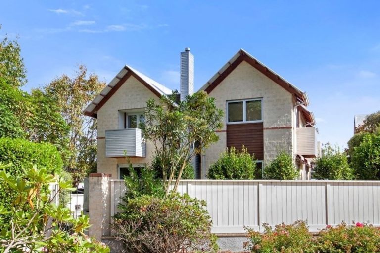Photo of property in 1 Medbury Terrace, Fendalton, Christchurch, 8041