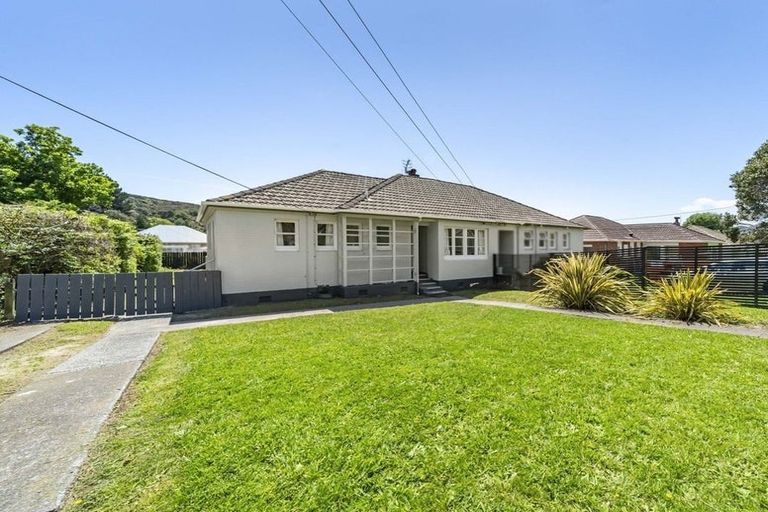 Photo of property in 28 Judd Crescent, Naenae, Lower Hutt, 5011