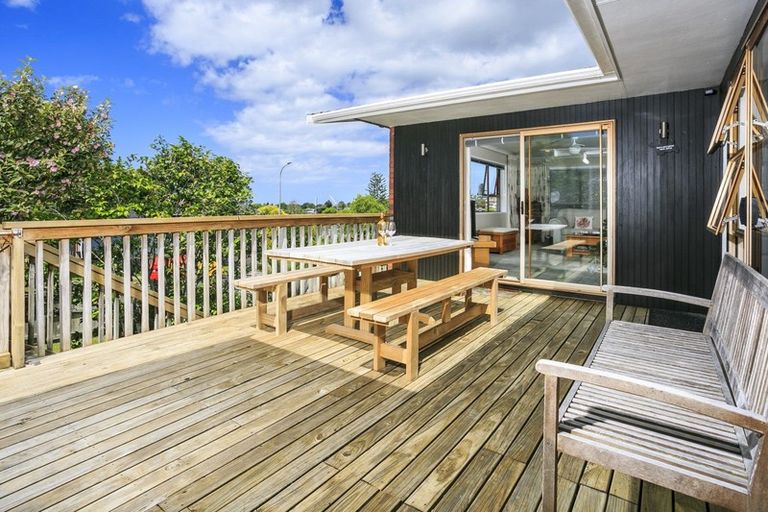 Photo of property in 4 King Richard Place, Browns Bay, Auckland, 0630