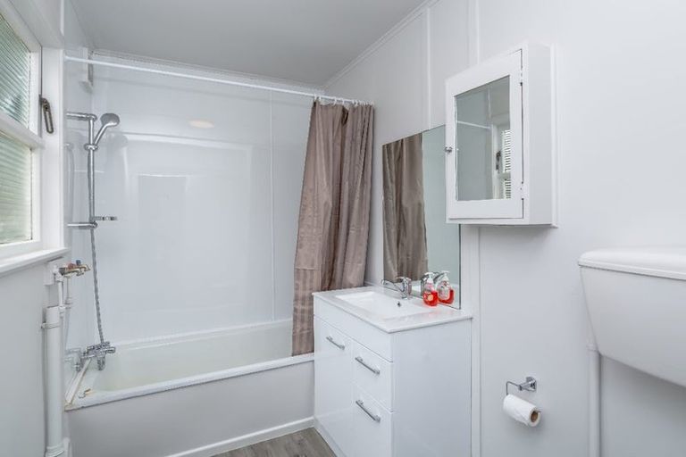 Photo of property in 27 Oxford Street, Lansdowne, Masterton, 5810