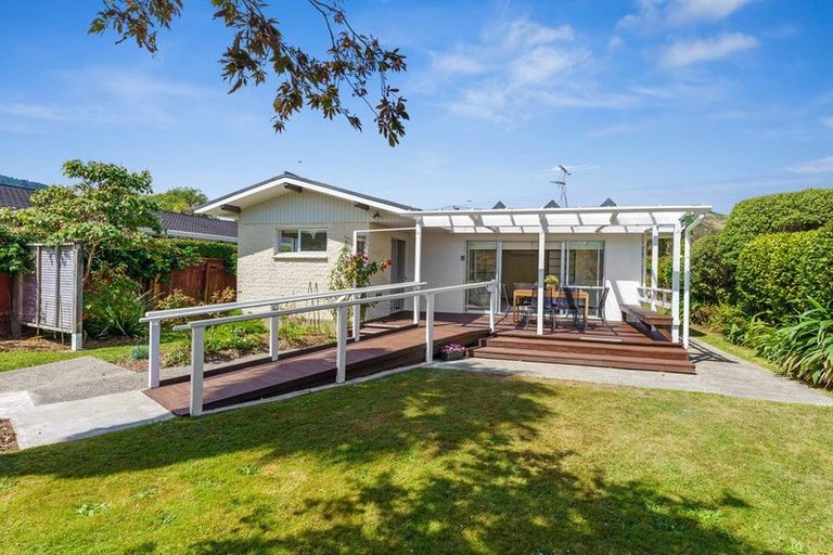 Photo of property in 439 Te Moana Road, Waikanae, 5036