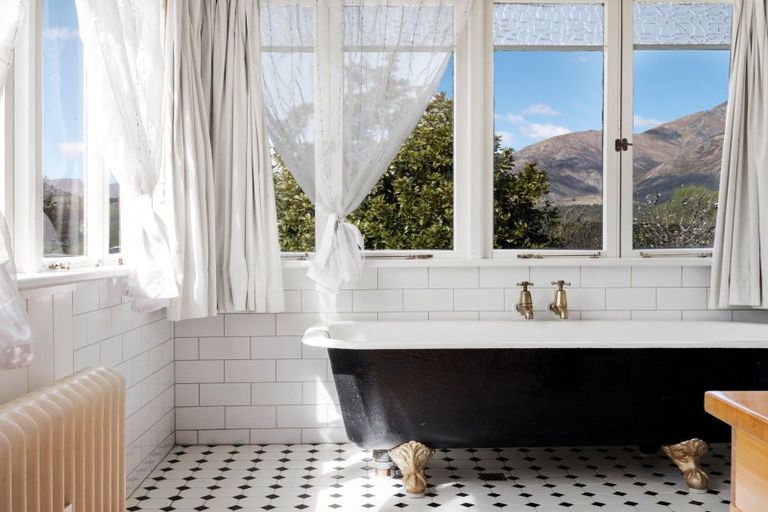 Photo of property in 47 Maxs Way, Lower Shotover, Queenstown, 9304