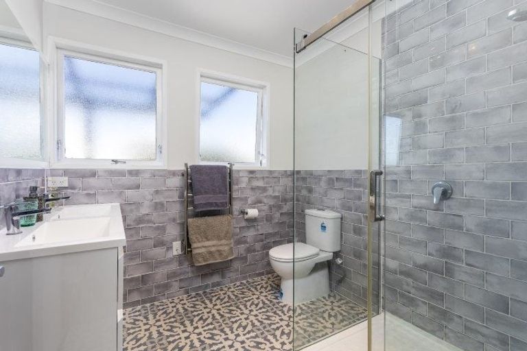 Photo of property in 1/176 Birkdale Road, Birkdale, Auckland, 0626