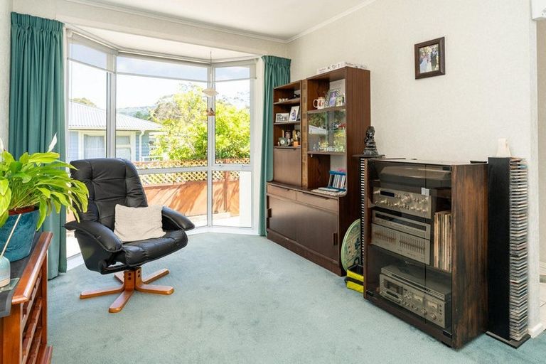Photo of property in 8 Boscobel Lane, Tawa, Wellington, 5028