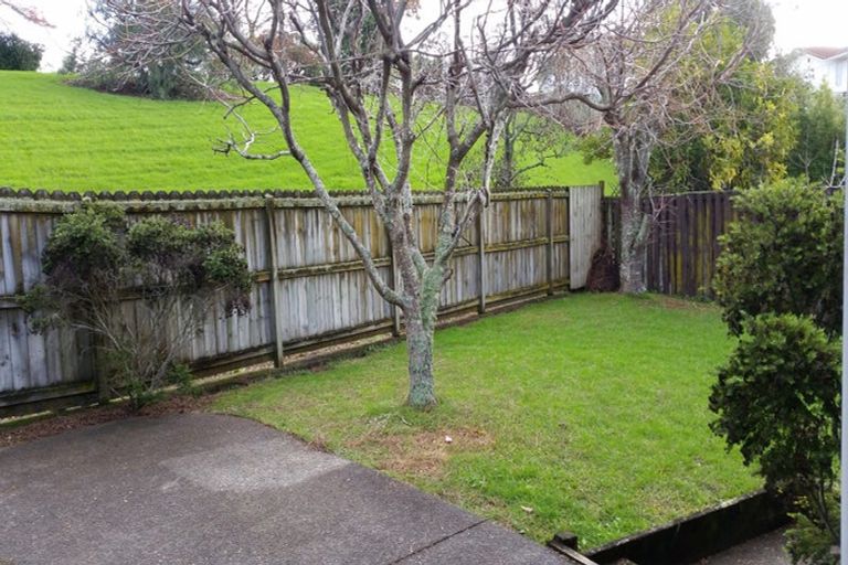 Photo of property in 73 Beechdale Crescent, Pakuranga Heights, Auckland, 2010