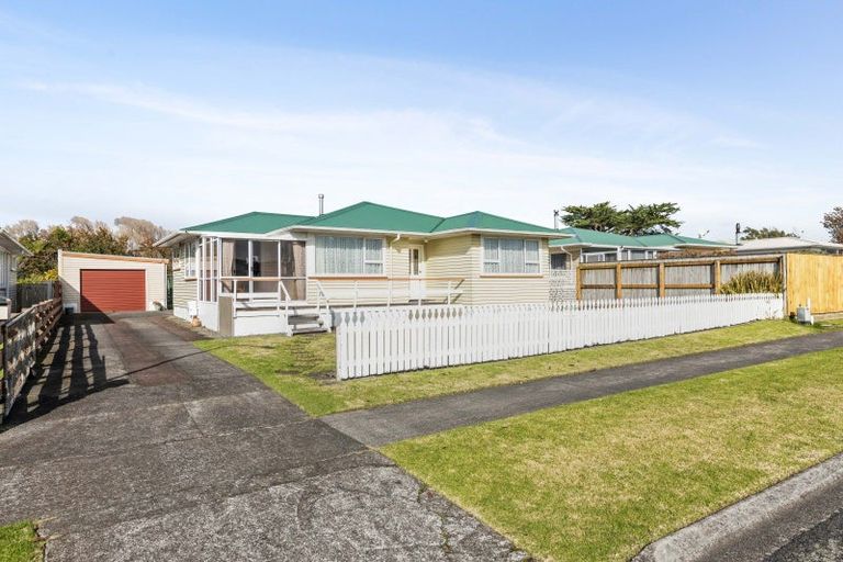 Photo of property in 135 Cracroft Street, Waitara, 4320