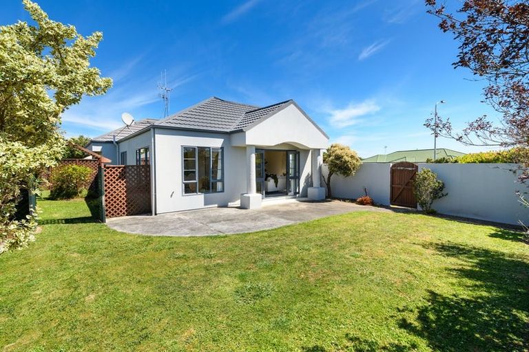Photo of property in 1 Logan Place, Kelvin Grove, Palmerston North, 4414