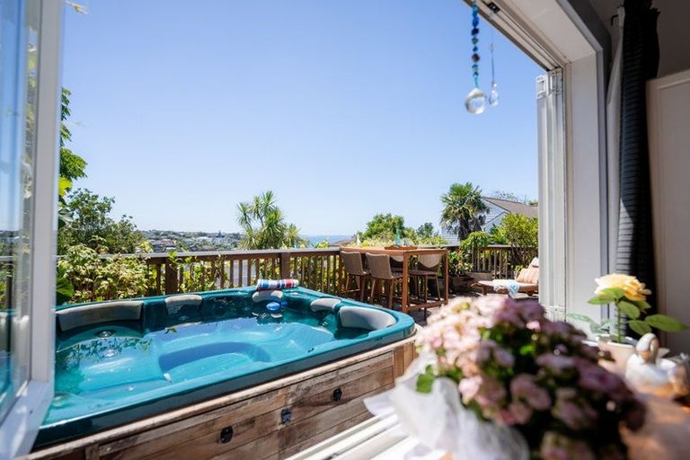 Photo of property in 15 Kowhai Road, Mairangi Bay, Auckland, 0630