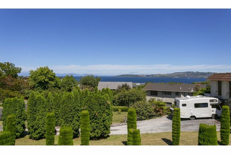 Photo of property in 62 Harvey Street, Waipahihi, Taupo, 3330