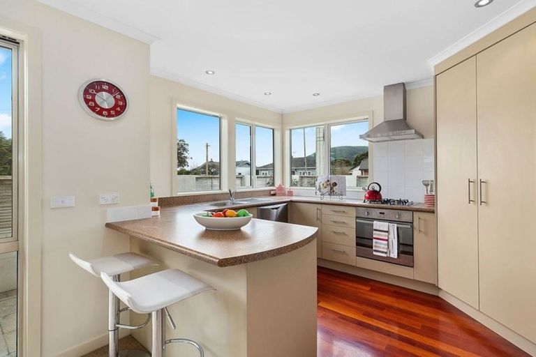 Photo of property in 53 Oxford Street, Tawa, Wellington, 5028