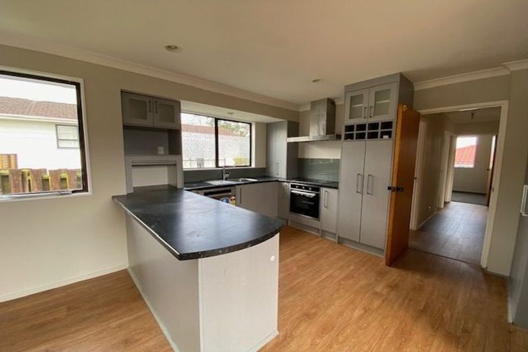 Photo of property in 141 Aviemore Drive, Highland Park, Auckland, 2010