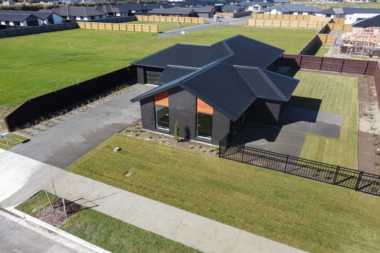 Photo of property in 7 Mccahon Drive, Rangiora, 7400