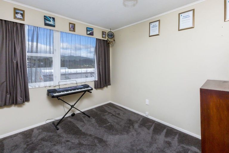 Photo of property in 19 Sunnyview Drive, Brown Owl, Upper Hutt, 5018