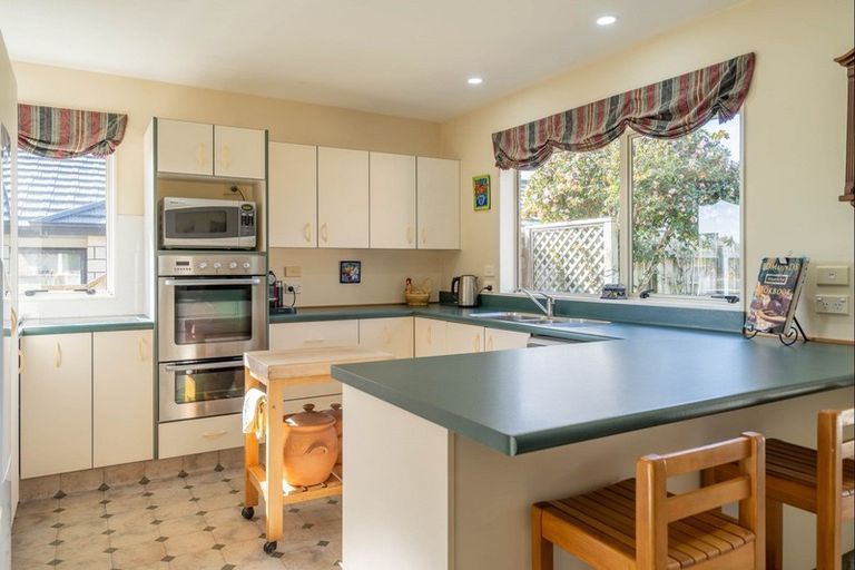 Photo of property in 22 Barrett Drive, Waikanae Beach, Waikanae, 5036