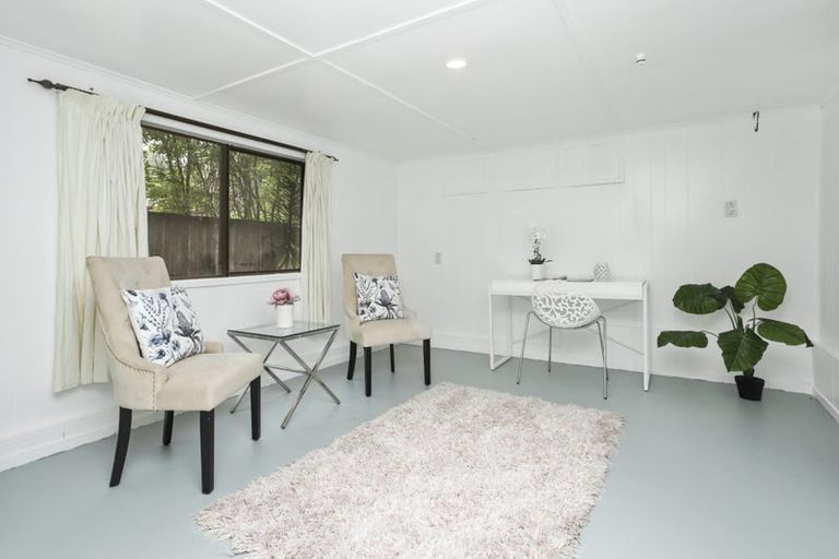 Photo of property in 54 Derwent Crescent, Titirangi, Auckland, 0604