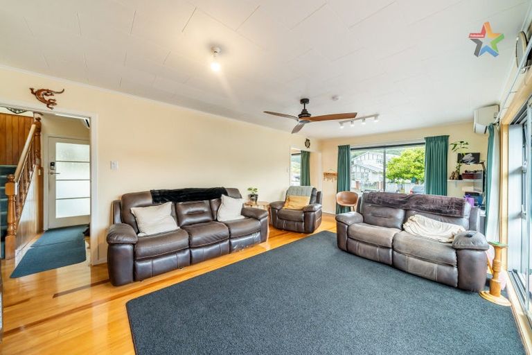 Photo of property in 30 Matthews Road, Wainuiomata, Lower Hutt, 5014