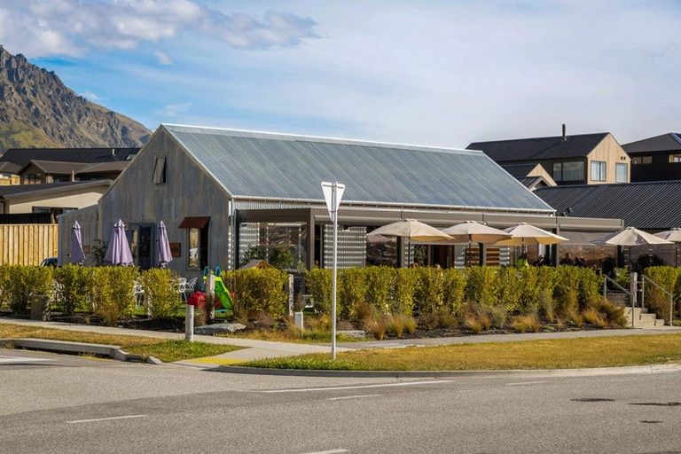 Photo of property in 13 Reedland Street, Jacks Point, 9371