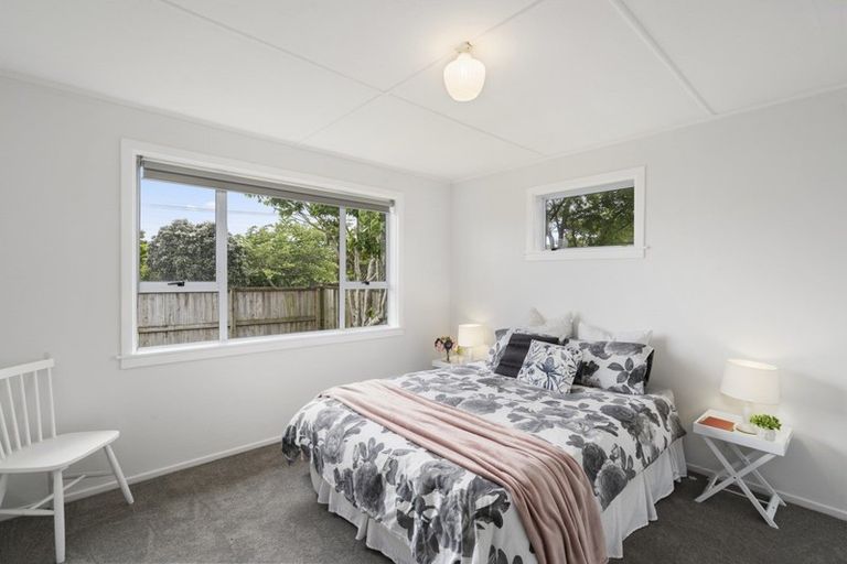 Photo of property in 16 Karaka Street, Merrilands, New Plymouth, 4312