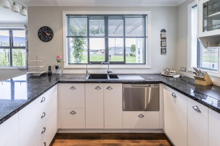 Photo of property in 1 Ash Lane, Cromwell, 9310