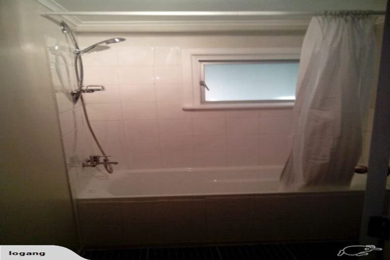 Photo of property in 76 Wade River Road, Stanmore Bay, Whangaparaoa, 0932