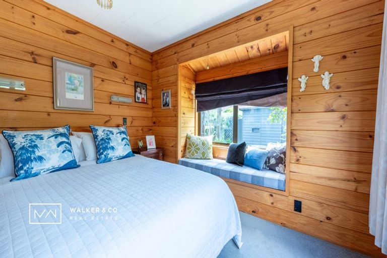 Photo of property in 1 Bathurst Street, Silverstream, Upper Hutt, 5019