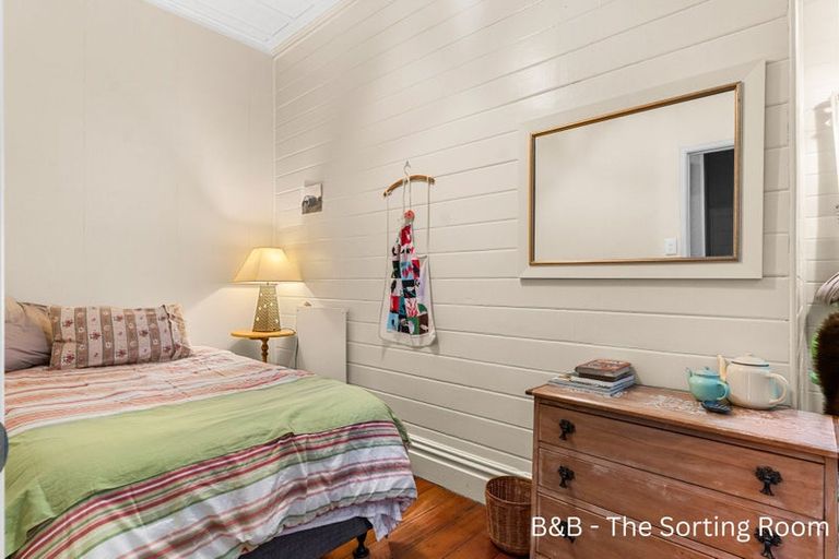 Photo of property in Saddlery Cottage, 3245 Paparoa-oakleigh Road, Paparoa, 0571