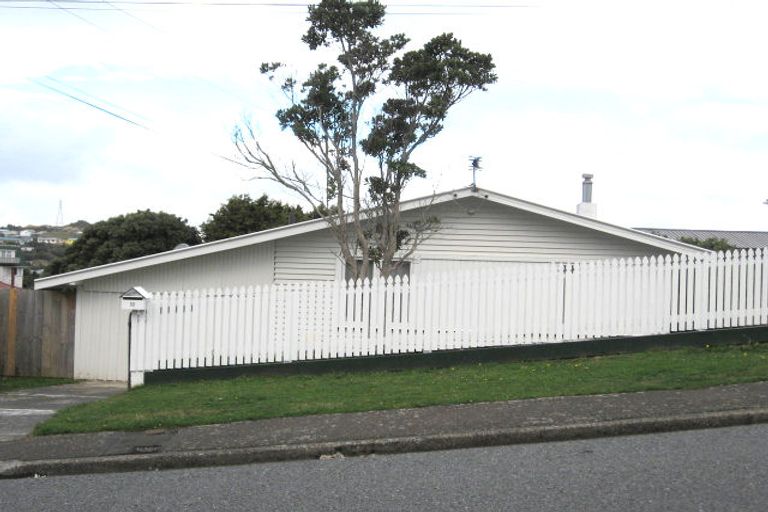 Photo of property in 11 Cotswold Crescent, Newlands, Wellington, 6037