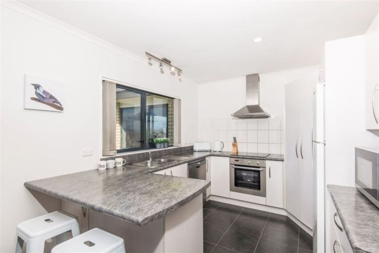 Photo of property in 2 Comber Place, Johnsonville, Wellington, 6037