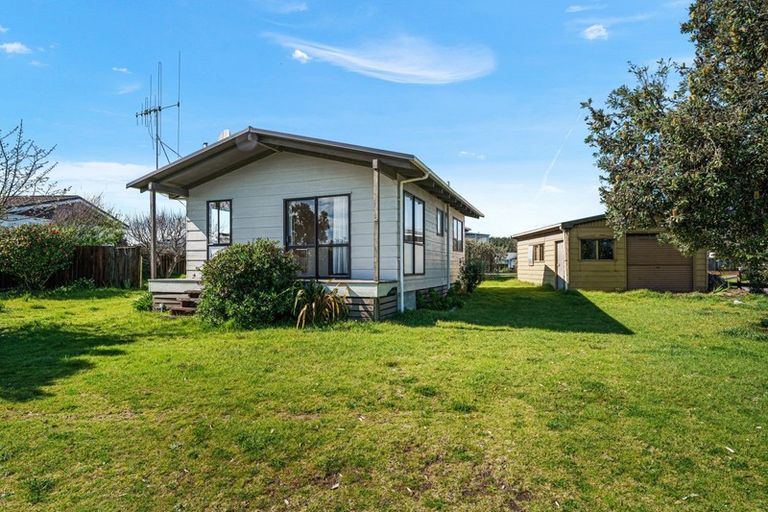 Photo of property in 42 Norfolk Crescent, Otaki Beach, Otaki, 5512