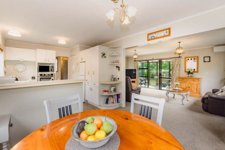 Photo of property in 21 Nugget Grove, Raumati Beach, Paraparaumu, 5032