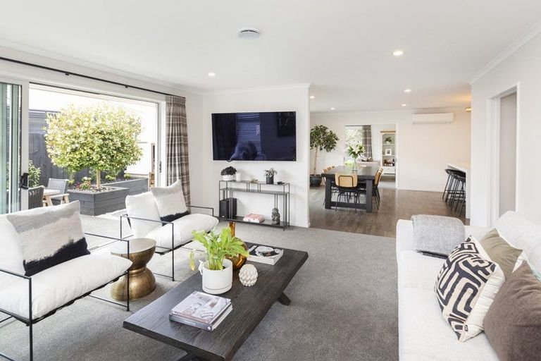 Photo of property in 28 Holiday Drive, Mairehau, Christchurch, 8052