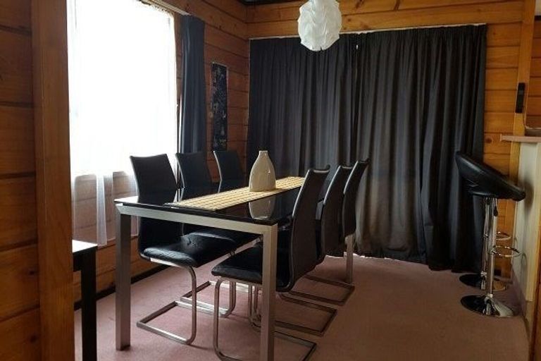 Photo of property in 1 Cabello Place, Unsworth Heights, Auckland, 0632