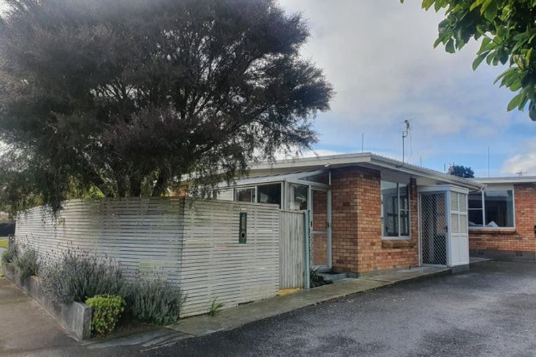 Photo of property in 10 Shortland Street, Lower Vogeltown, New Plymouth, 4310