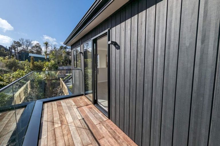 Photo of property in 8 Henry Blyth Lane, Greenhithe, Auckland, 0632