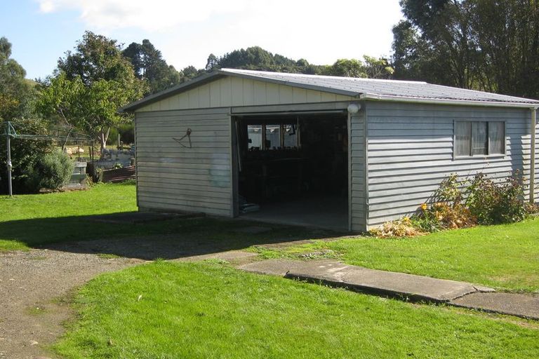 Photo of property in 8 Stanly Street, Eketahuna, 4900