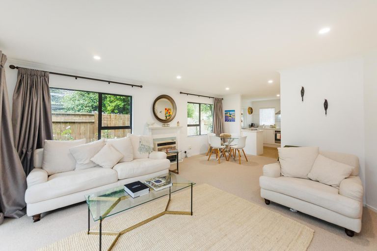 Photo of property in 3 Winston Avenue, Hokowhitu, Palmerston North, 4410