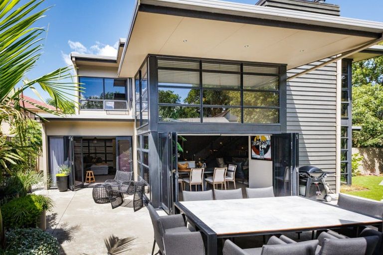 Photo of property in 143 Victoria Avenue, Hokowhitu, Palmerston North, 4410