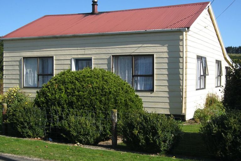 Photo of property in 8 Stanly Street, Eketahuna, 4900