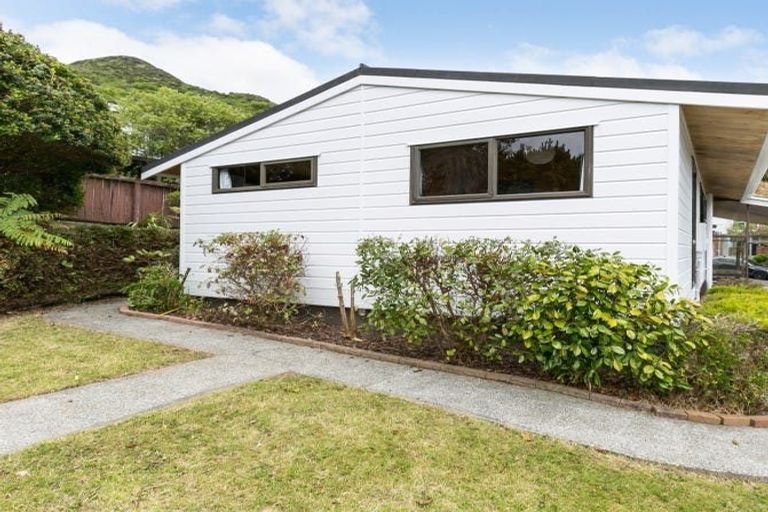 Photo of property in 87 Allington Road, Karori, Wellington, 6012