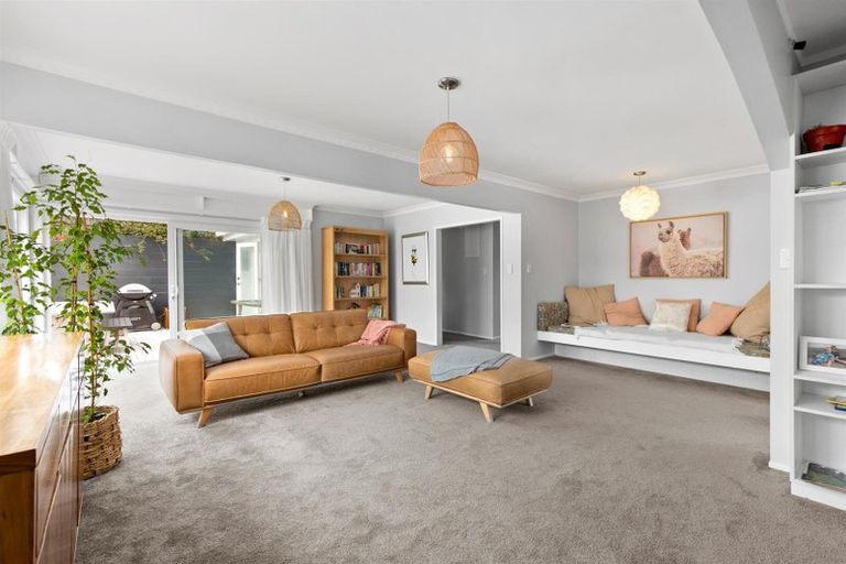 Photo of property in 2/3 County Road, Torbay, Auckland, 0630