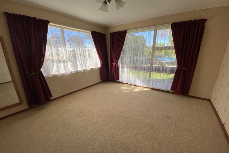 Photo of property in 9 Raglan Avenue, Cloverlea, Palmerston North, 4412