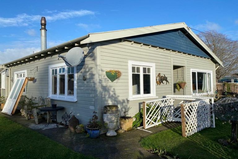 Photo of property in 2 York Street, Eltham, 4322