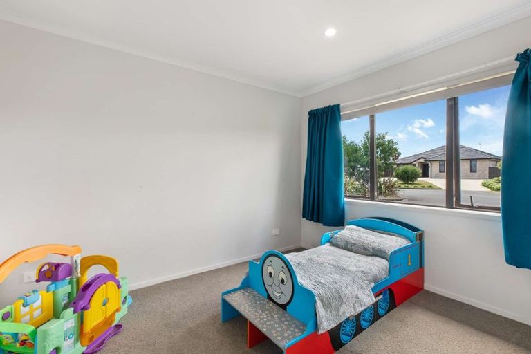 Photo of property in 31 Harbour Crest Drive, Waiuku, 2123